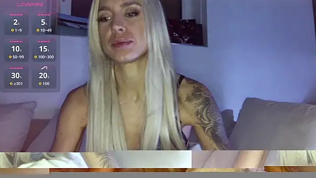 Snapshot of Lillaluvv9 chatting on October 2025 12:01:02 AM Lillaluvv9 online show from October 2025 12:01:02 AM