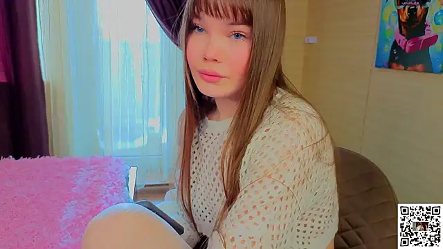 Snapshot of EvaBate chatting on November 2025 08:37:02 AM EvaBate online show from November 2025 08:37:02 AM