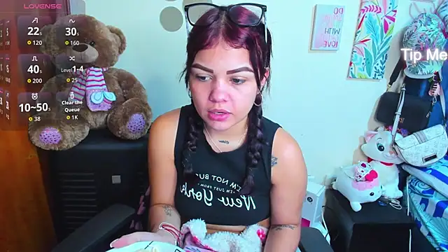 Emma boo online show from December 2025 05:53:01 PM