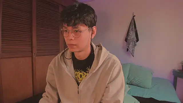 estmonnn online show from December 2025 10:26:01 PM