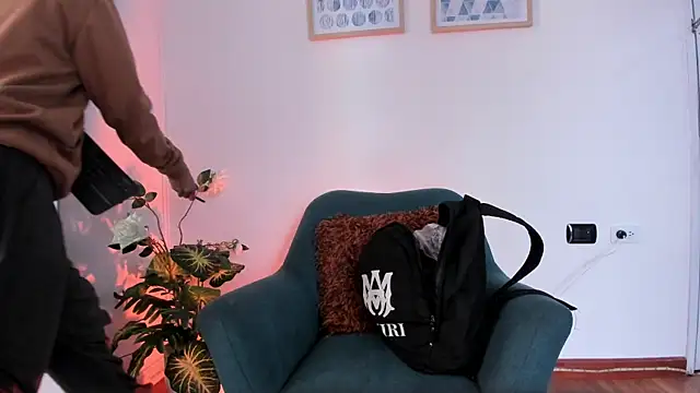 LahanaKimish online show from November 2025 12:37:02 PM