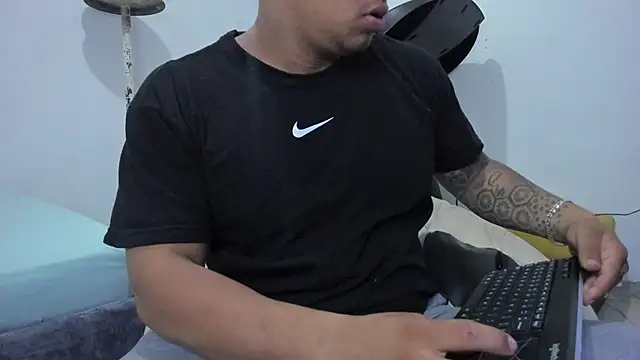 LucassFoster online show from November 2025 08:41:02 PM