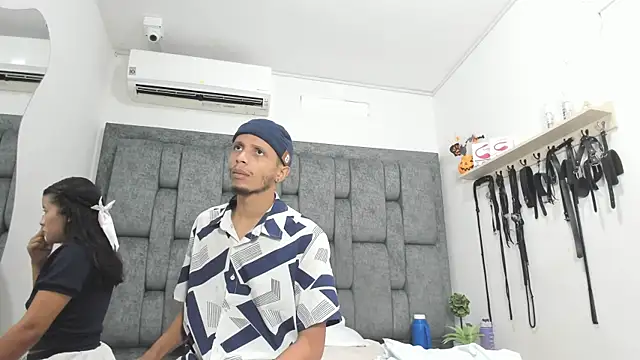 DamianandEva online show from November 2025 12:16:02 PM