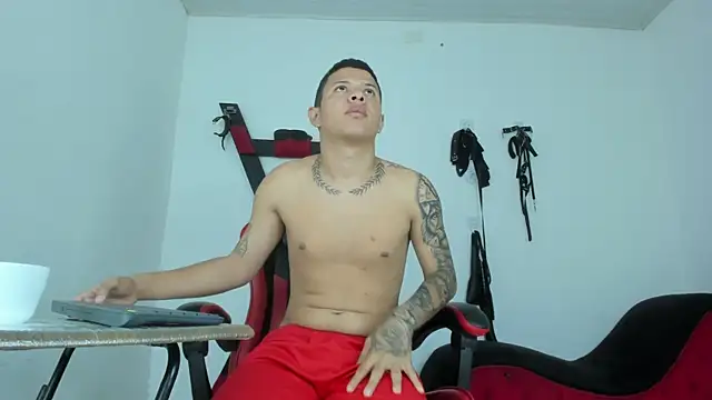 Steven19 LatinBoy online show from January 2026 12:10:02 PM