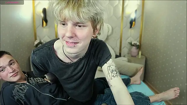 Snapshot of Kevin_Derek chatting on October 2025 02:18:01 PM Kevin Derek online show from October 2025 02:18:01 PM