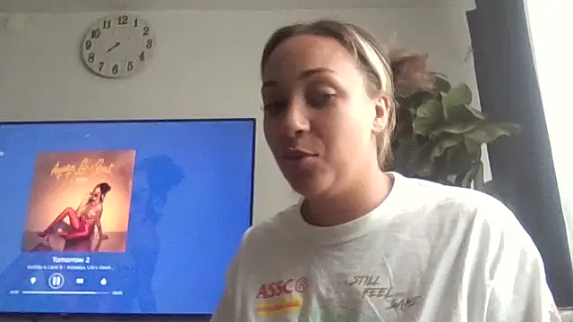 Snapshot of prettylildes chatting on November 2025 07:05:02 PM prettylildes online show from November 2025 07:05:02 PM