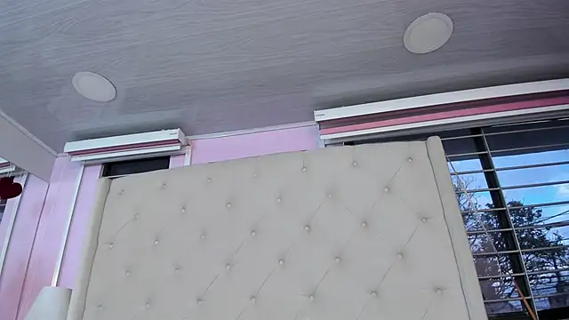 scarlett leblanc  online show from February 2026 12:01:02 PM