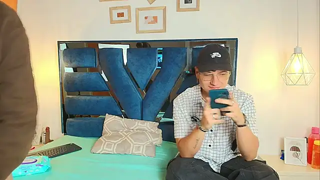 Zoe And Dylan  online show from February 2026 12:45:02 PM