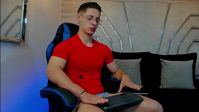 MAXTHOMSON online show from February 2026 01:43:02 AM