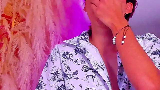 Leo Glow online show from February 2026 12:56:02 PM