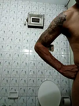 Blackhoot69 online show from December 2025 09:45:02 PM