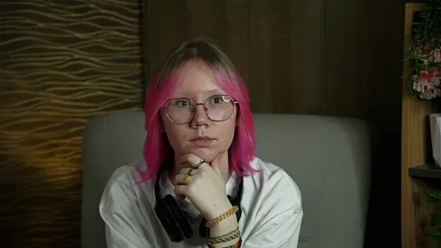 Snapshot of HanVertz chatting on November 2025 09:22:02 AM HanVertz online show from November 2025 09:22:02 AM