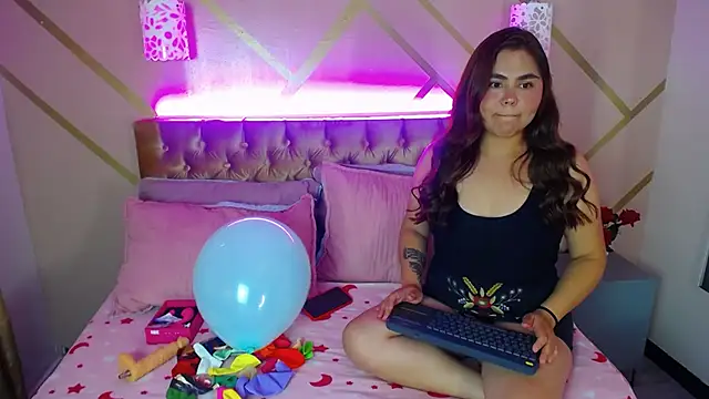 Snapshot of Phamela_Holter chatting on November 2025 06:40:02 PM Phamela Holter online show from November 2025 06:40:02 PM