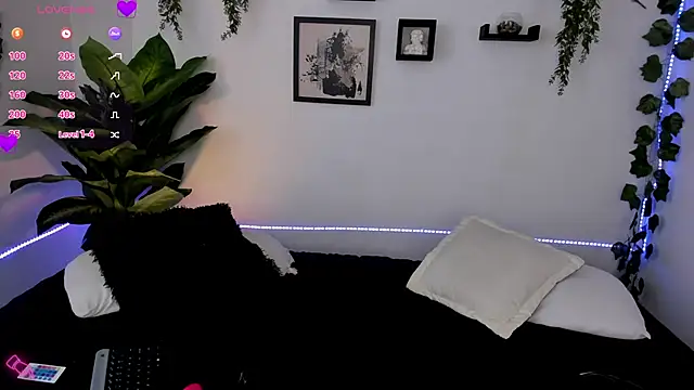 Evelyn R  online show from December 2025 03:30:01 PM