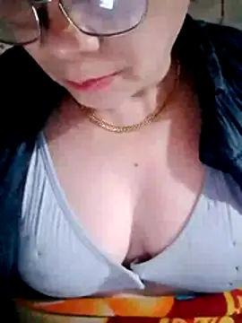 Snapshot of small-house123 chatting on February 2026 12:53:01 AM small-house123 online show from February 2026 12:53:01 AM