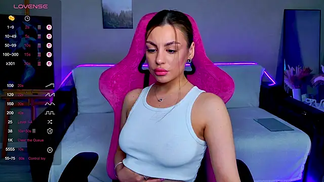 Snapshot of KristyDolly chatting on January 2026 05:21:02 AM KristyDolly online show from January 2026 05:21:02 AM