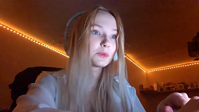 Snapshot of KarinRobertson chatting on November 2025 05:34:01 PM KarinRobertson online show from November 2025 05:34:01 PM