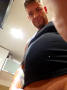 tom tom83 online show from February 2026 10:48:02 PM