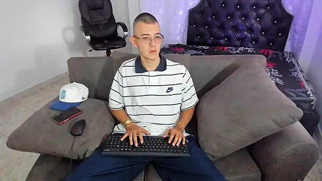 Aleck Boy online show from February 2026 06:53:02 PM