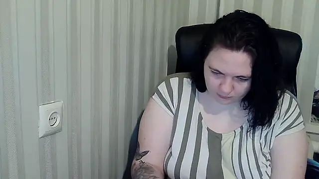 Snapshot of XLisaBlueXsS chatting on November 2025 07:18:02 AM XLisaBlueXsS online show from November 2025 07:18:02 AM