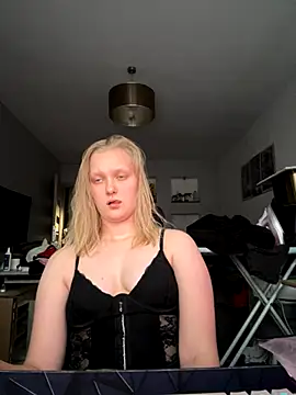 Snapshot of hotgoodgirll chatting on November 2025 02:43:02 PM hotgoodgirll online show from November 2025 02:43:02 PM