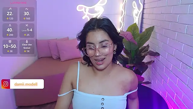 PEACHY TAY online show from November 2025 11:44:02 AM