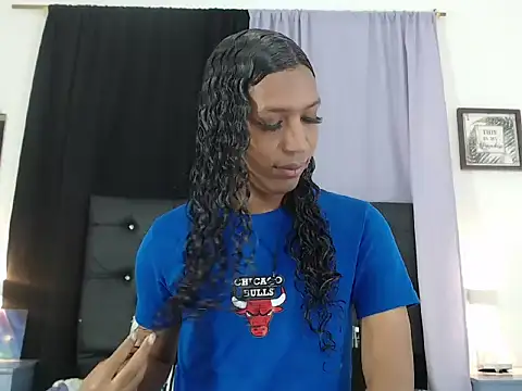 MiaCoock online show from November 2025 01:00:01 PM