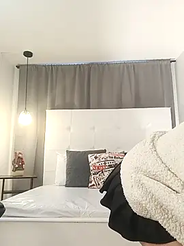 Emi Rosee online show from December 2025 12:12:02 PM