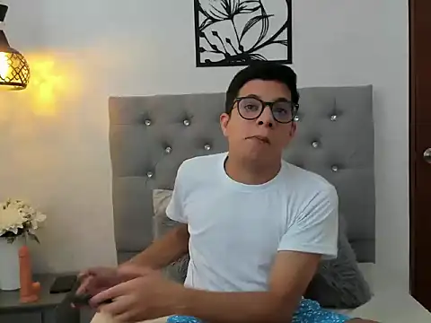 Snapshot of LucaDave_1 chatting on November 2025 07:36:02 PM LucaDave 1 online show from November 2025 07:36:02 PM