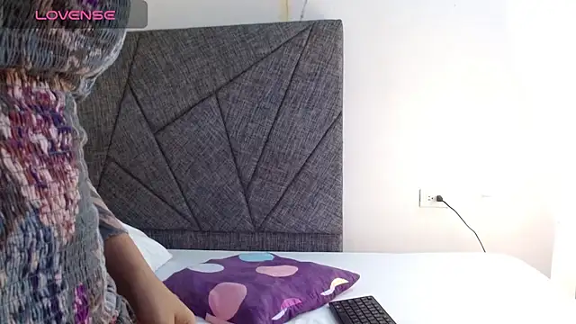 sally mollylove online show from November 2025 12:48:01 PM