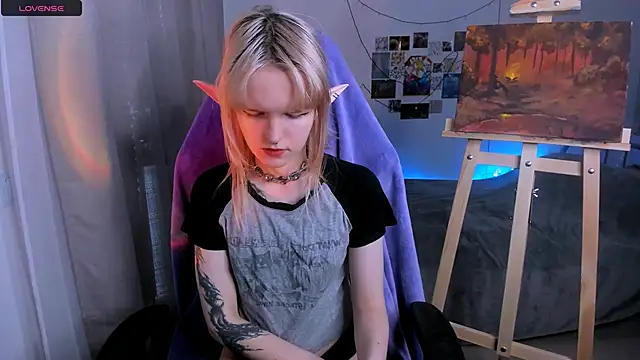 Snapshot of Mel_the_drawer chatting on April 2026 09:11:02 AM Mel the drawer online show from April 2026 09:11:02 AM