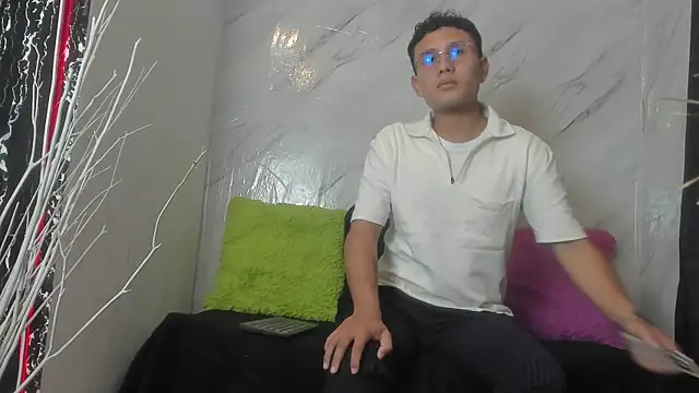 Snapshot of boy_castel_coral chatting on November 2025 07:58:01 PM boy castel coral online show from November 2025 07:58:01 PM