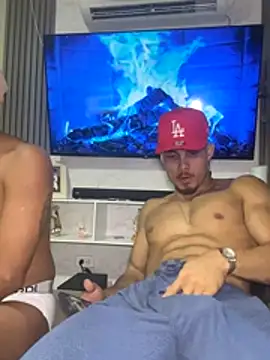 Snapshot of Tonny_2-2cm chatting on November 2025 05:52:01 AM Tonny 2-2cm online show from November 2025 05:52:01 AM