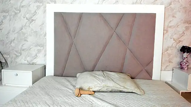 Madhison 5 online show from December 2025 08:28:02 PM