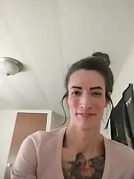 Snapshot of Applecandy3 chatting on November 2025 11:14:02 PM Applecandy3 online show from November 2025 11:14:02 PM