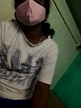 Snapshot of Couple1114 chatting on November 2025 10:10:02 AM Couple1114 online show from November 2025 10:10:02 AM