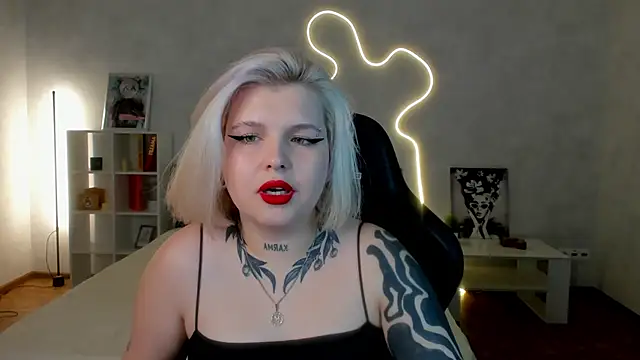 Snapshot of shadow_purr chatting on November 2025 07:39:01 AM shadow purr online show from November 2025 07:39:01 AM