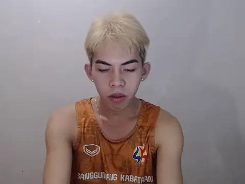 Snapshot of Urhotsilverboy chatting on May 2026 03:43:01 PM Urhotsilverboy online show from May 2026 03:43:01 PM