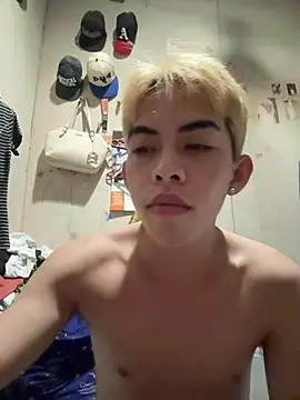 Snapshot of Urhotsilverboy chatting on June 2026 08:25:02 PM Urhotsilverboy online show from June 2026 08:25:02 PM