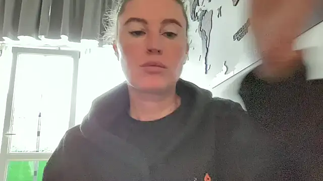 Ameli8 online show from November 2025 10:37:01 AM