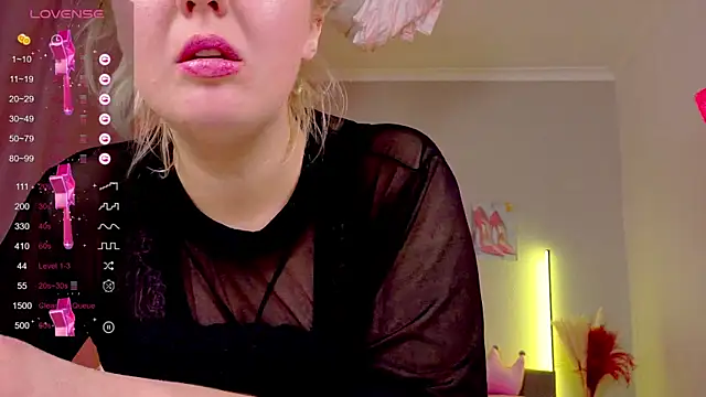 WildLady30 online show from November 2025 07:12:01 PM