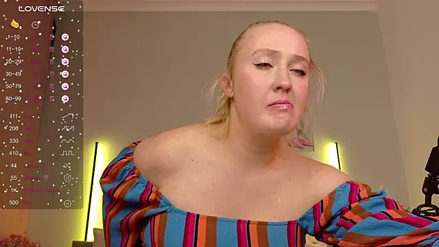 WildLady30 online show from December 2025 05:07:02 PM