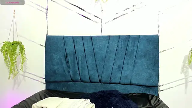 Paris Evans  online show from January 2026 09:20:02 PM