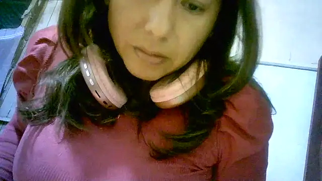 Snapshot of Zulreyna chatting on June 2026 05:10:01 AM Zulreyna online show from June 2026 05:10:01 AM
