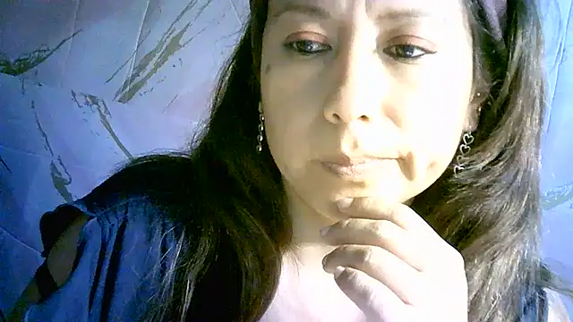 Snapshot of Zulreyna chatting on June 2026 04:11:02 AM Zulreyna online show from June 2026 04:11:02 AM
