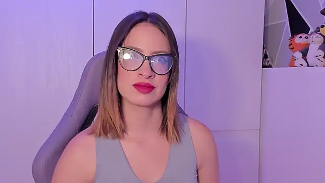 maddie walton online show from November 2025 04:18:01 AM