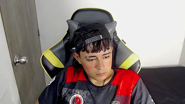 Tatann 18 online show from November 2025 08:44:01 PM