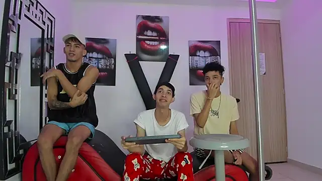 Snapshot of SUCKING_LOVERS chatting on November 2025 01:11:02 PM SUCKING LOVERS online show from November 2025 01:11:02 PM