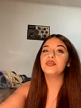 Snapshot of CurvyRush chatting on November 2025 06:39:01 PM CurvyRush online show from November 2025 06:39:01 PM