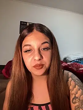 Snapshot of CurvyRush chatting on November 2025 11:48:01 PM CurvyRush online show from November 2025 11:48:01 PM